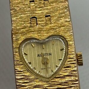 Vintage Austin Small Heart Face Gold Color Bracelet Watch.